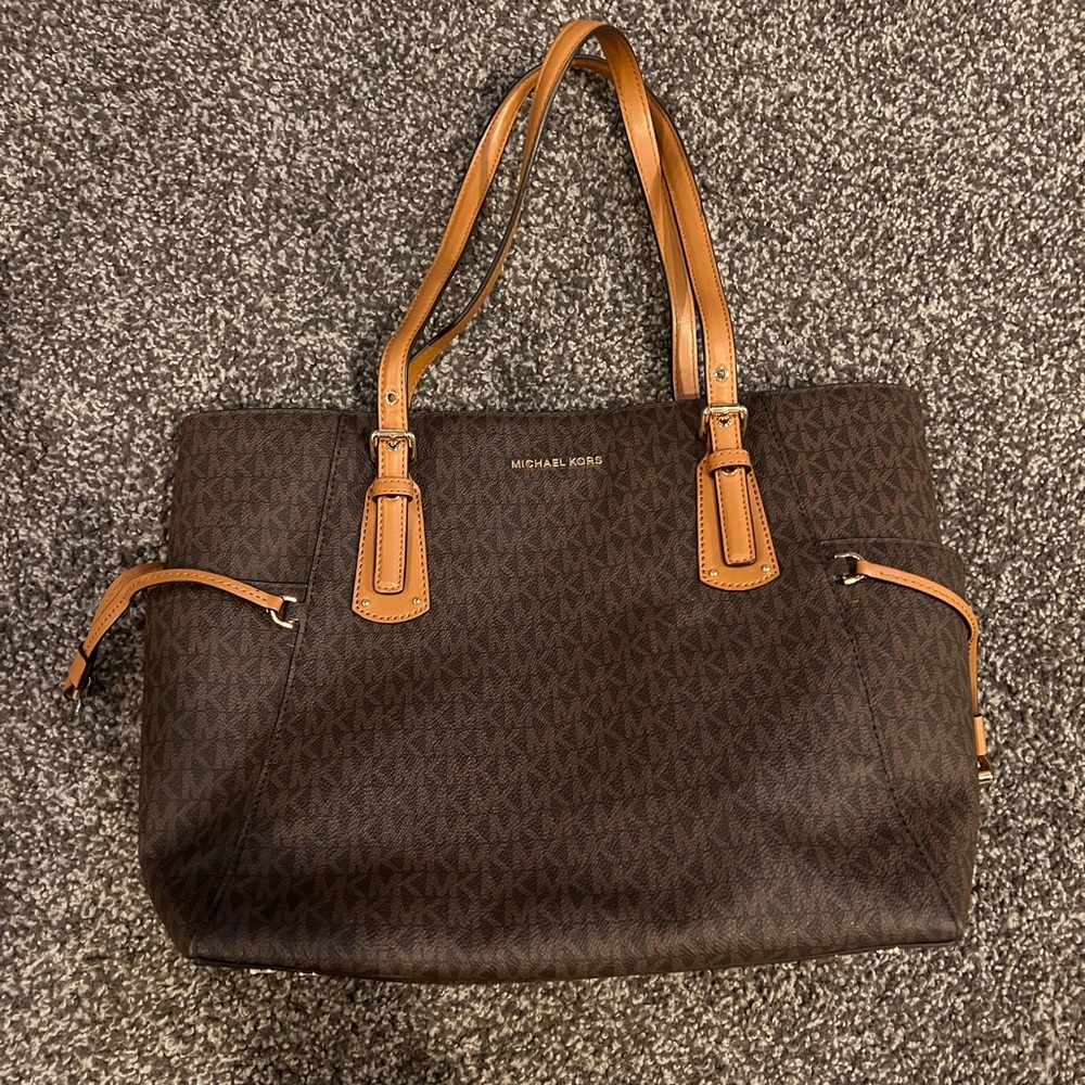 Michael Kors Voyager Tote